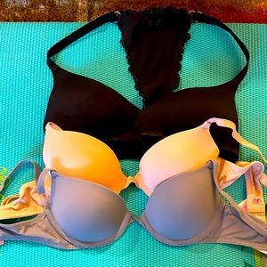 Three 32A VS/Aerie bras